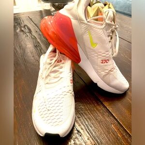 Womans Nike Air Max 270